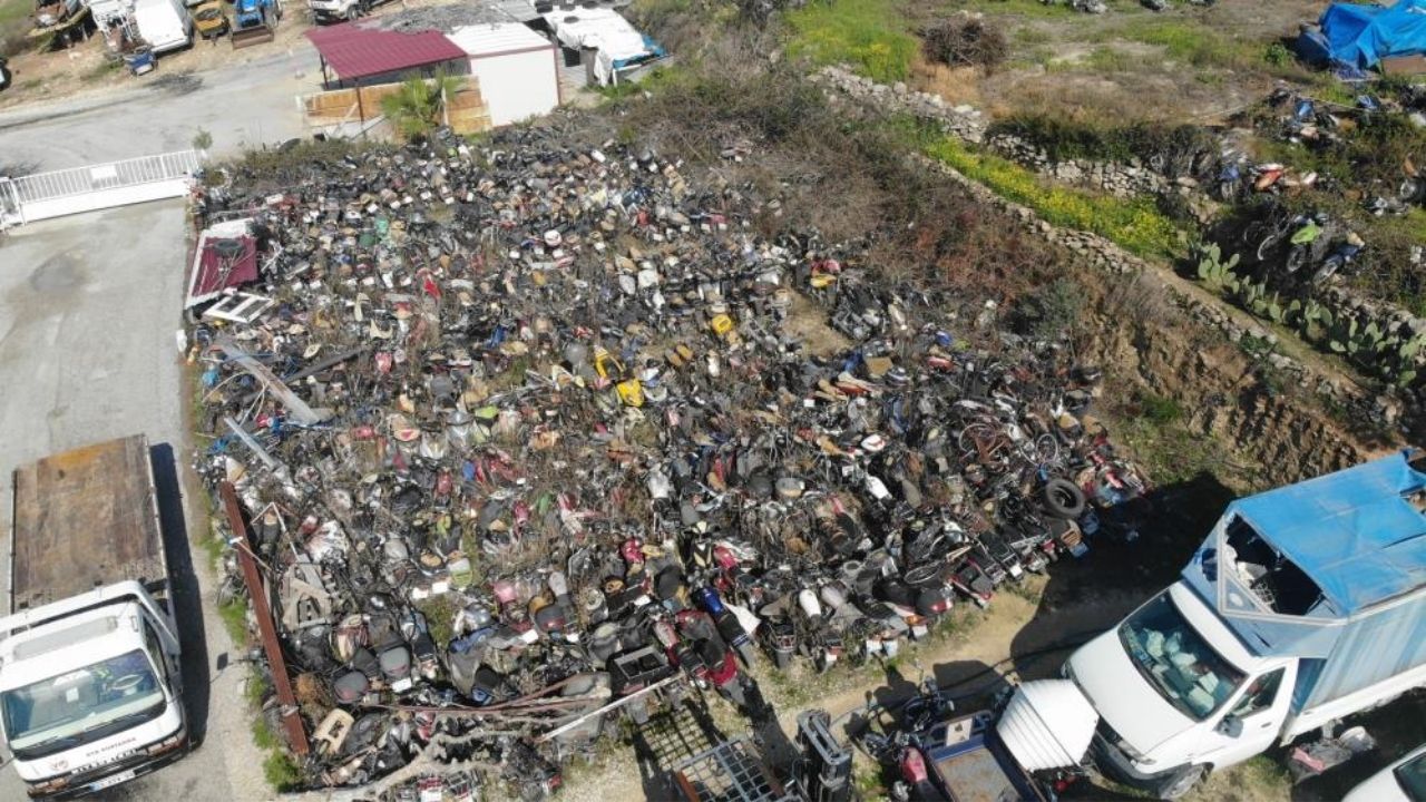 Piyasa değeri 100 milyon olan araçlar otoparklarda çürüyor
